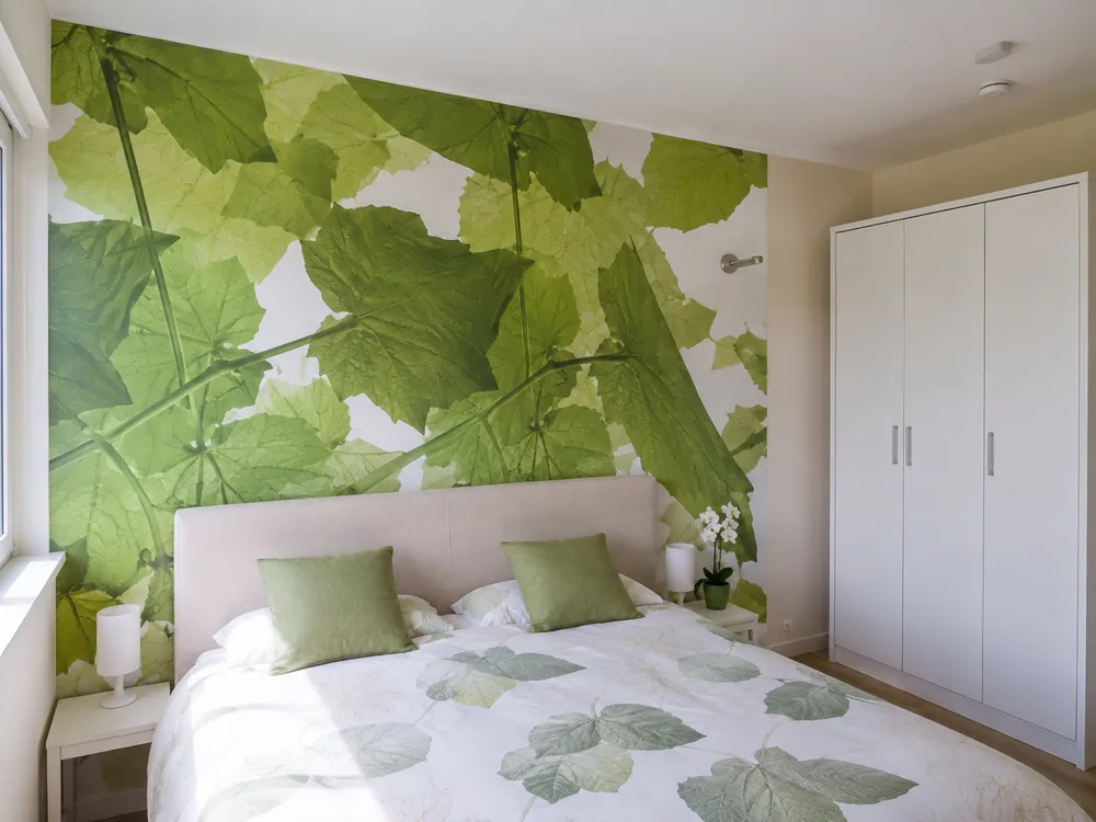 Schlafzimmer mit Doppelbett in der Ferienwohnung „Grün“